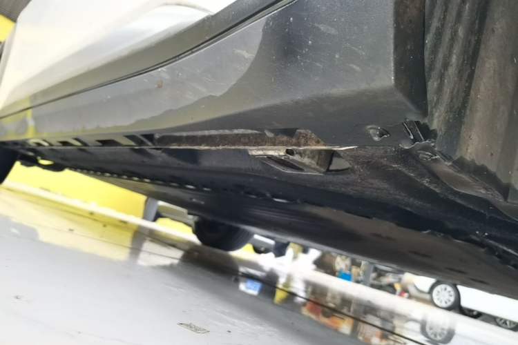 Used AION Y 2023 Younger Right Side Sill