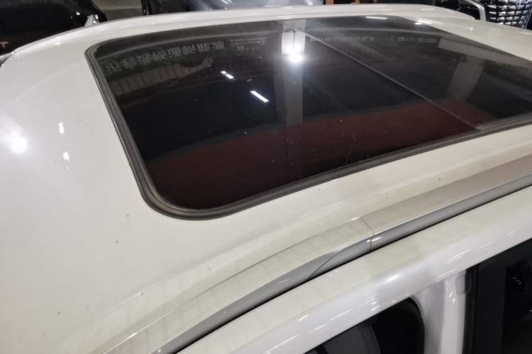 Used AION Y 2023 Plus 510 Tech Edition Roof