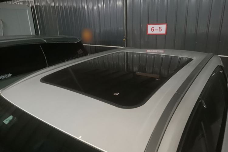 Used AION Y 2023 Plus 510 Smart Edition Roof