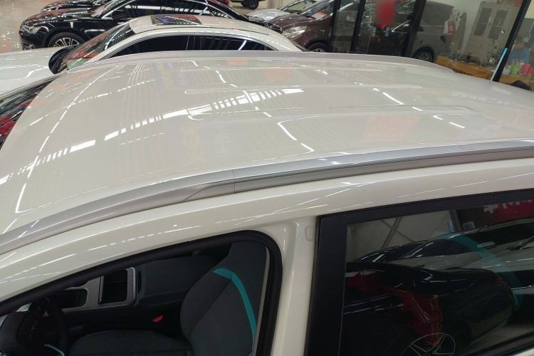 Used AION Y 2023 Younger Roof