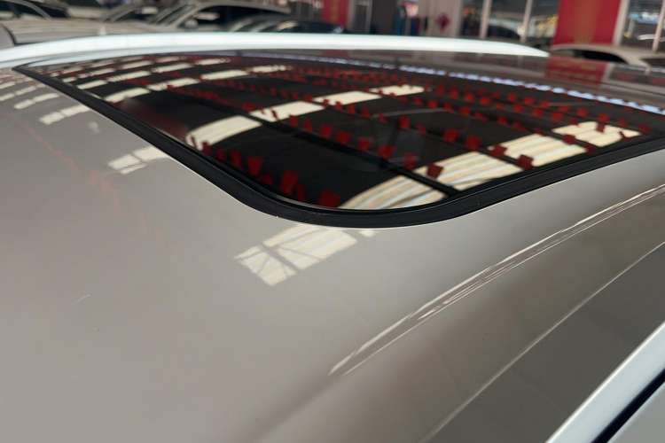 Used AION Y 2023 Younger Star Edition Roof