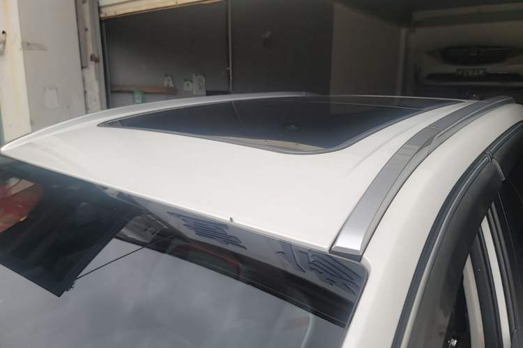 Used AION Y 2023 Younger Star Edition Roof