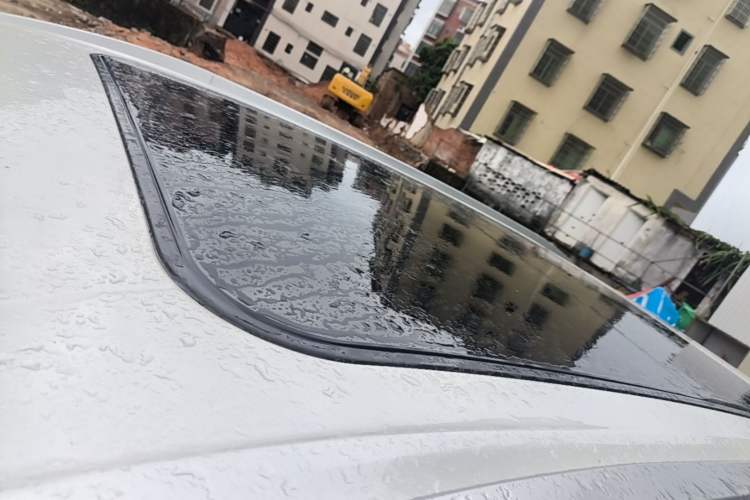 Used AION Y 2023 Plus 510 Smart Edition Roof