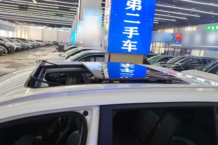 Used AION Y 2023 Plus 510 Smart Edition Roof