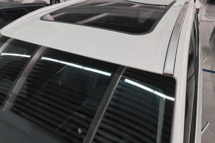 Used AION Y 2023 Younger Star Edition Roof