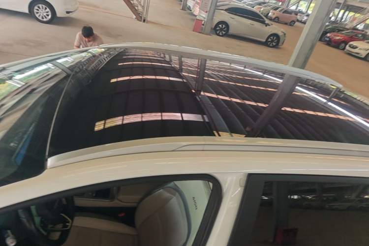 Used AION Y 2023 Plus 510 Smart Edition Roof