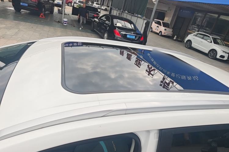 Used AION Y 2023 Plus 510 Smart Edition Roof