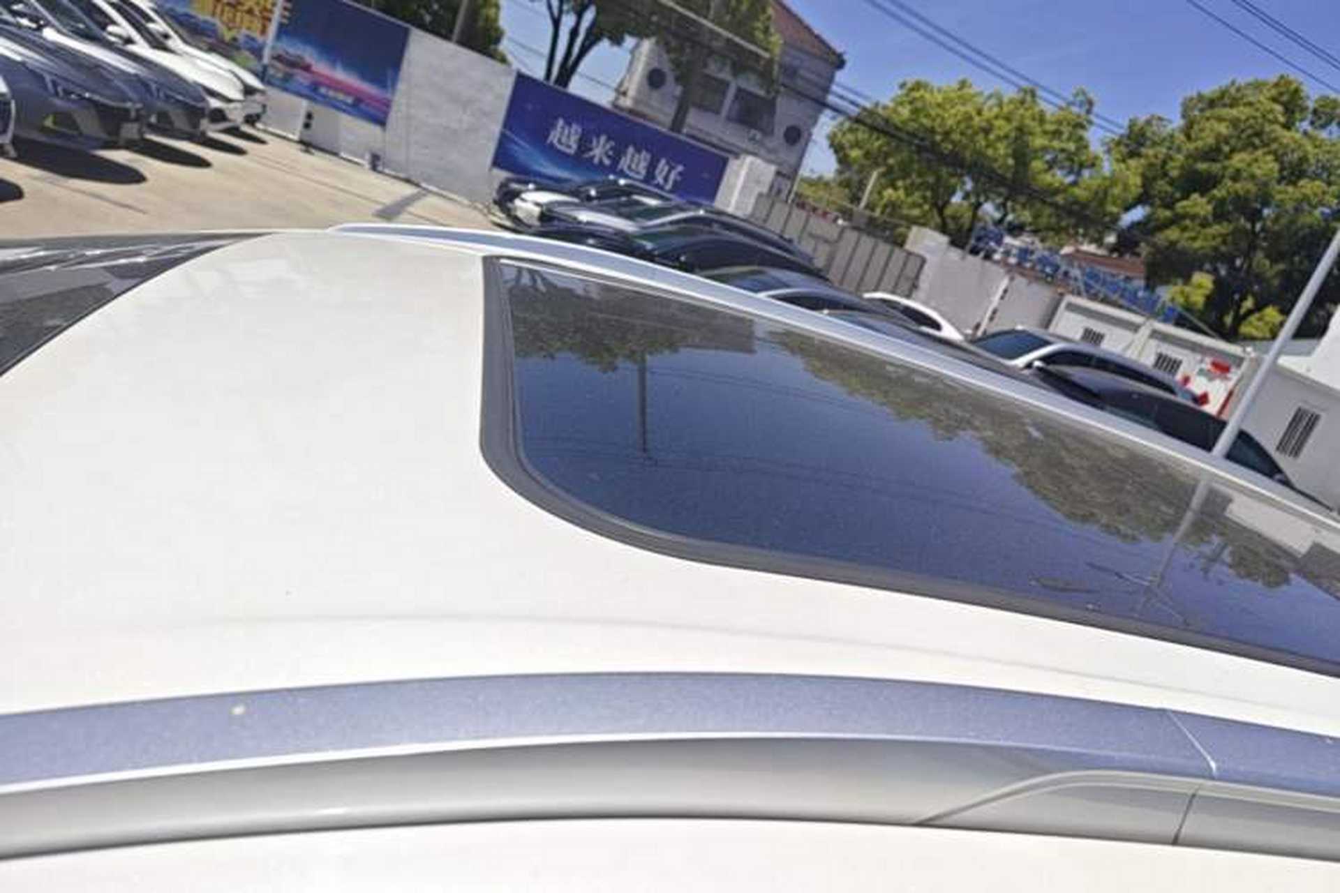 Used AION Y 2023 Plus 510 Smart Edition Roof