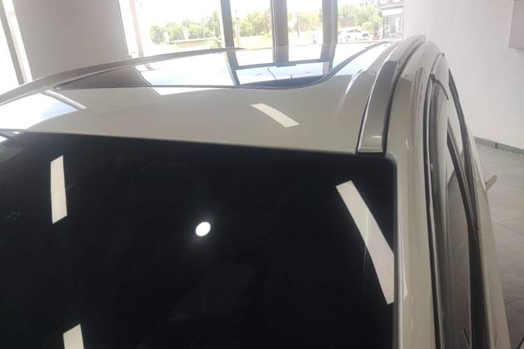 Used AION Y 2023 Plus 510 Tech Edition Roof