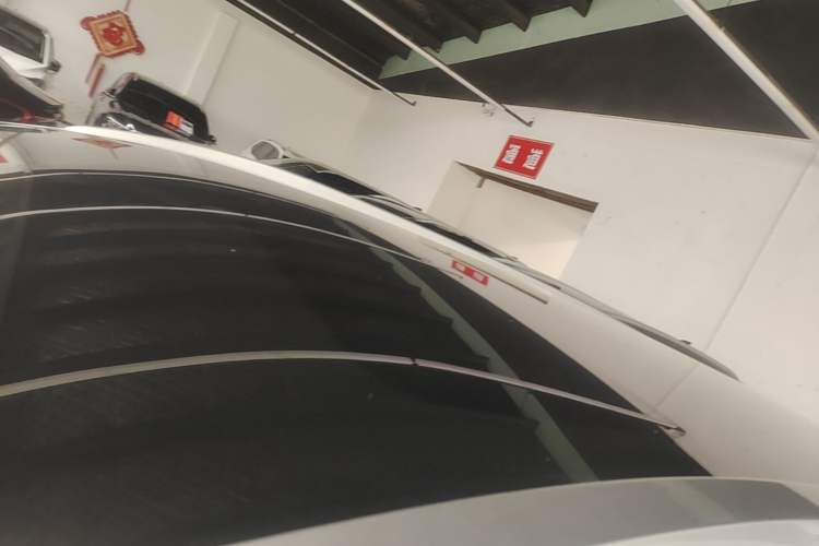 Used AION Y 2023 Plus 510 Smart Edition Roof