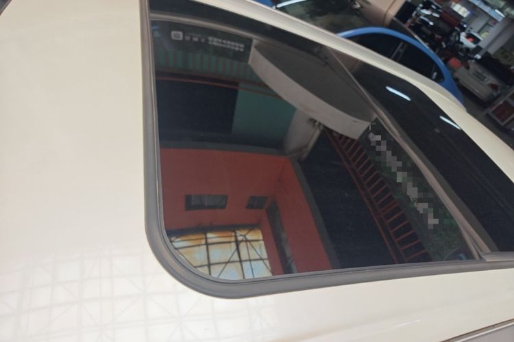Used AION Y 2023 Plus 510 Smart Edition Roof