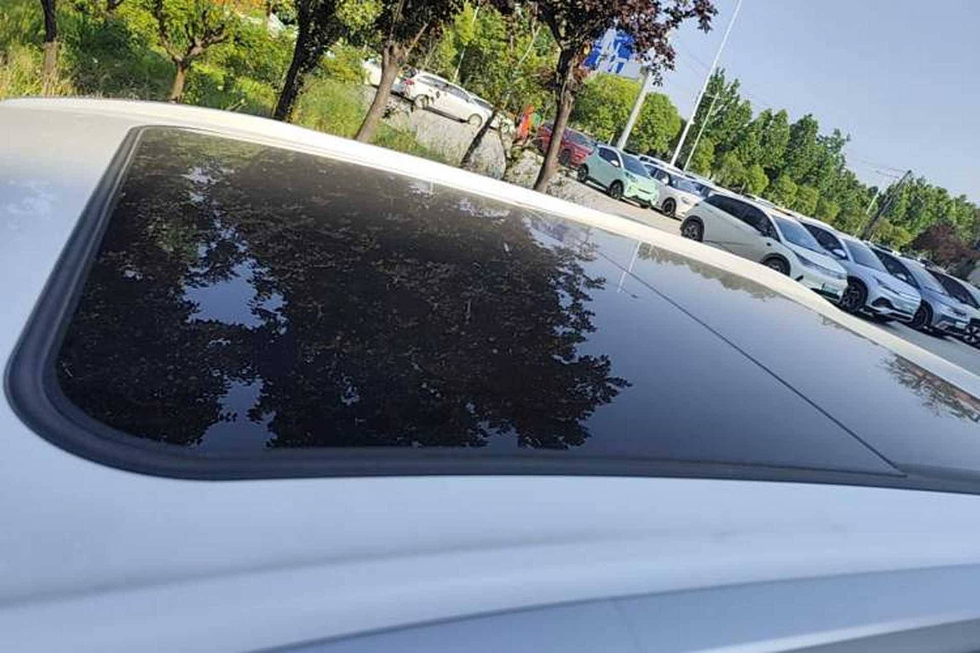 Used AION Y 2023 Plus 510 Smart Edition Roof