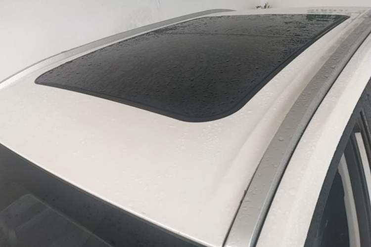 Used AION Y 2023 Plus 510 Smart Edition Roof