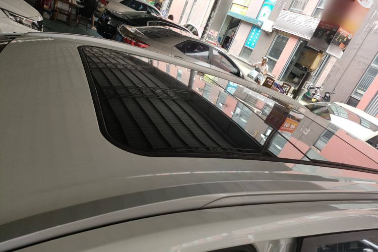 Used AION Y 2023 Plus 510 Smart Edition Roof