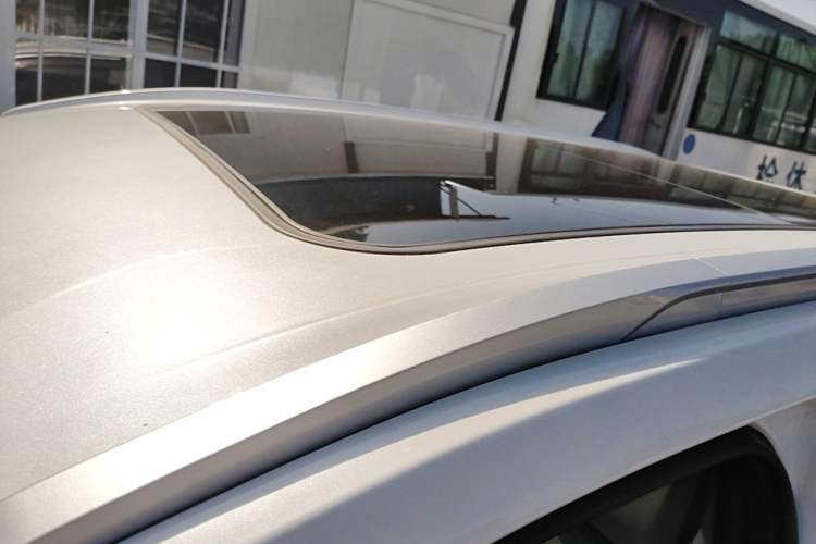 Used AION Y 2023 Plus 510 Smart Edition Roof