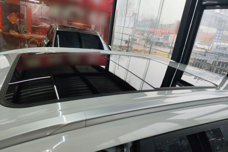 Used AION Y 2023 Plus 510 Smart Edition Roof