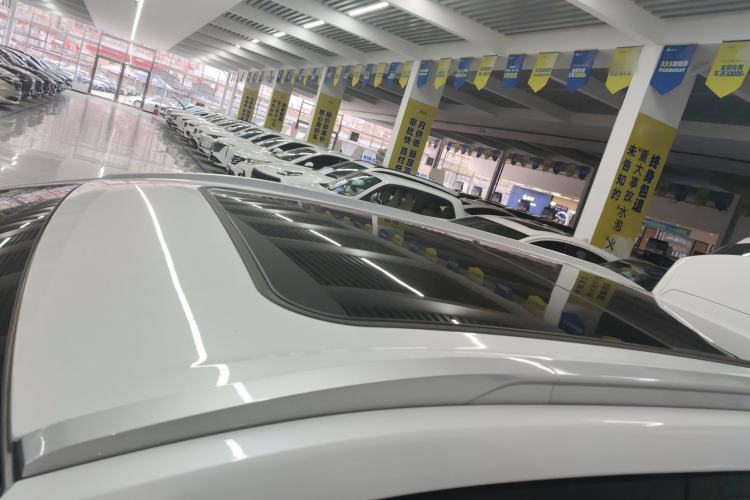 Used AION Y 2023 Younger Star Edition Roof