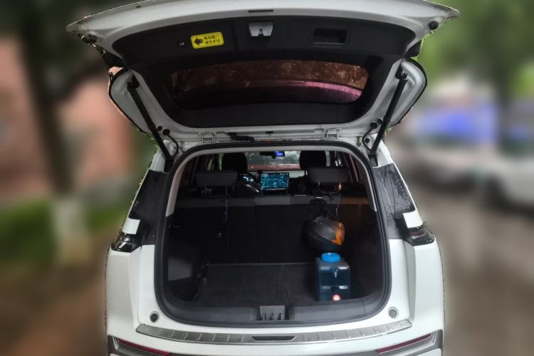 Used AION Y 2023 Younger Trunk