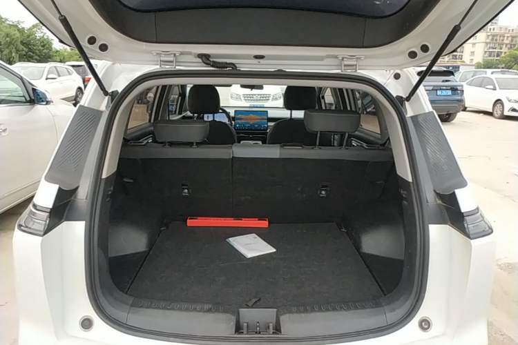 Used AION Y 2023 Younger Trunk