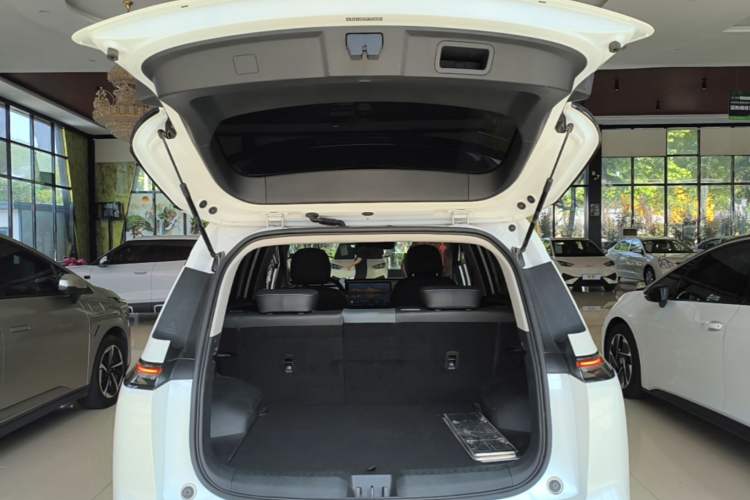 Used AION Y 2023 Plus 610 Smart Edition Ternary Lithium Trunk
