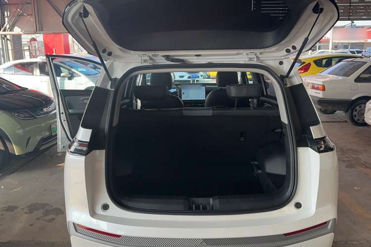 Used AION Y 2023 Younger Star Edition Trunk