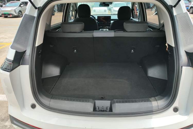 Used AION Y 2023 Younger Trunk
