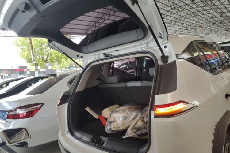 Used AION Y 2023 Younger Trunk