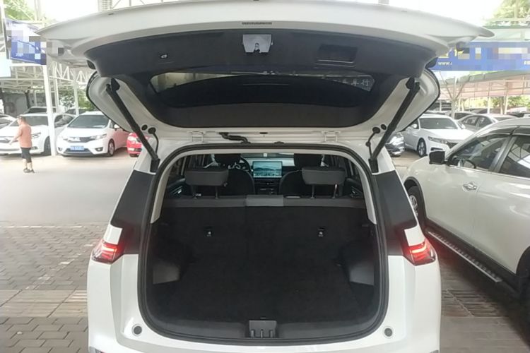 Used AION Y 2023 Younger Trunk