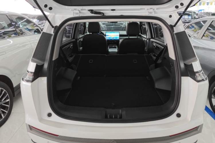 Used AION Y 2023 Younger Star Edition Trunk