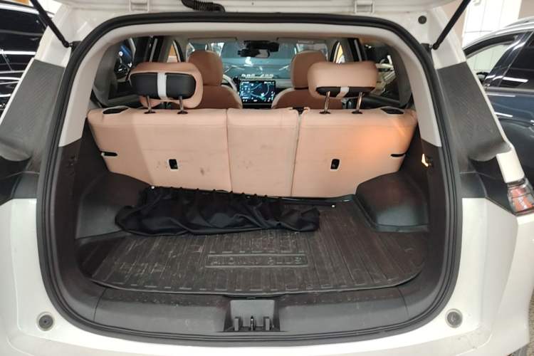 Used AION Y 2023 Plus 510 Smart Edition Trunk
