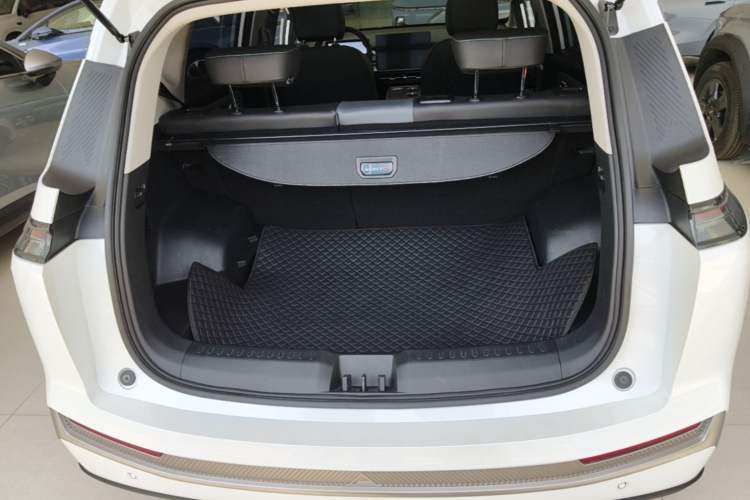 Used AION Y 2023 Plus 510 Smart Edition Trunk