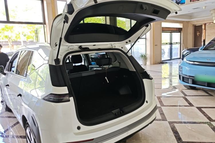 Used AION Y 2023 Younger Trunk