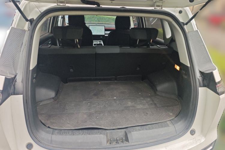 Used AION Y 2023 Younger Trunk