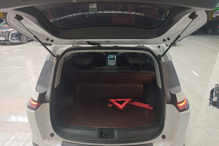 Used AION Y 2023 Plus 510 Smart Edition Trunk