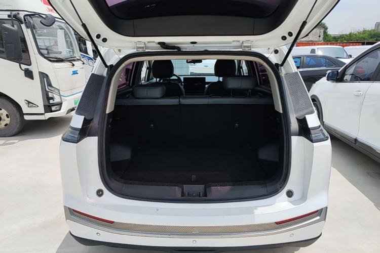 Used AION Y 2023 Younger Trunk
