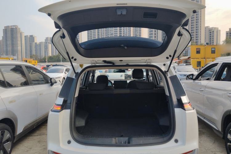 Used AION Y 2023 Younger Trunk