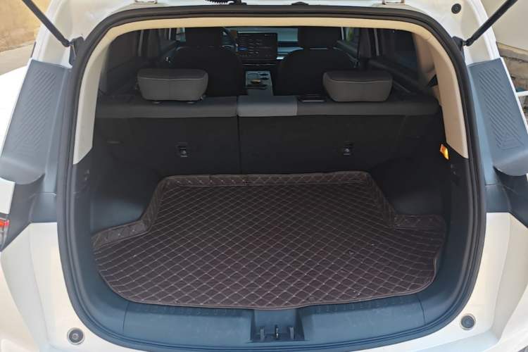 Used AION Y 2023 Younger Trunk