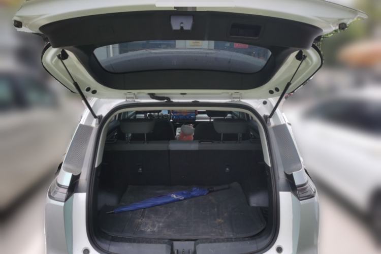Used AION Y 2023 Younger Trunk