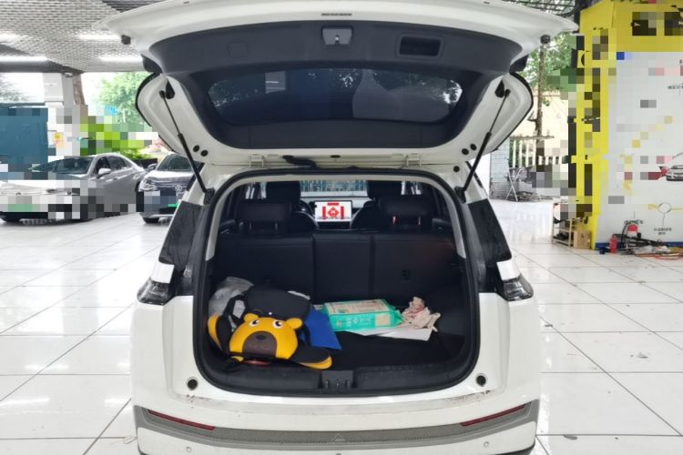 Used AION Y 2023 Younger Trunk