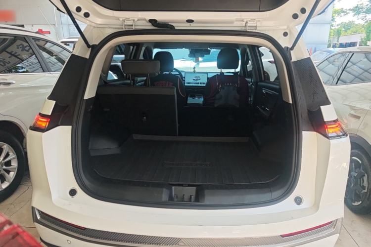 Used AION Y 2023 Younger Trunk