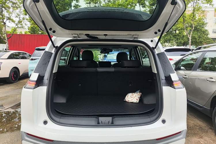 Used AION Y 2023 Plus 510 Smart Edition Trunk
