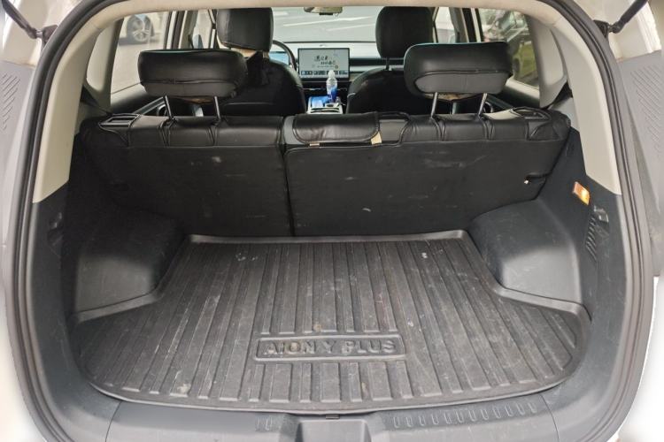 Used AION Y 2023 Younger Trunk