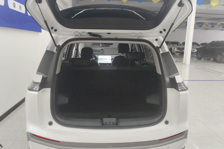 Used AION Y 2023 Younger Star Edition Trunk