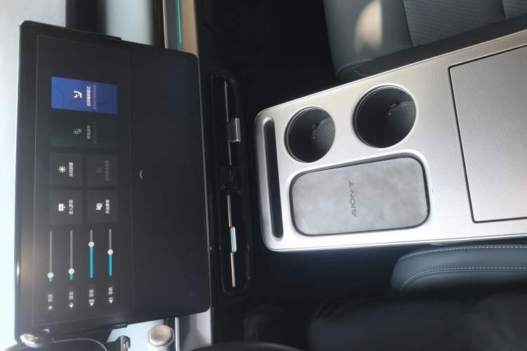Used AION Y 2023 Plus 510 Smart Edition Audio And AC Panel