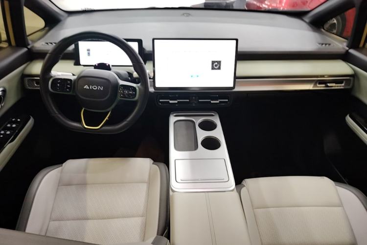Used AION Y 2023 Plus 510 Tech Edition Center Console