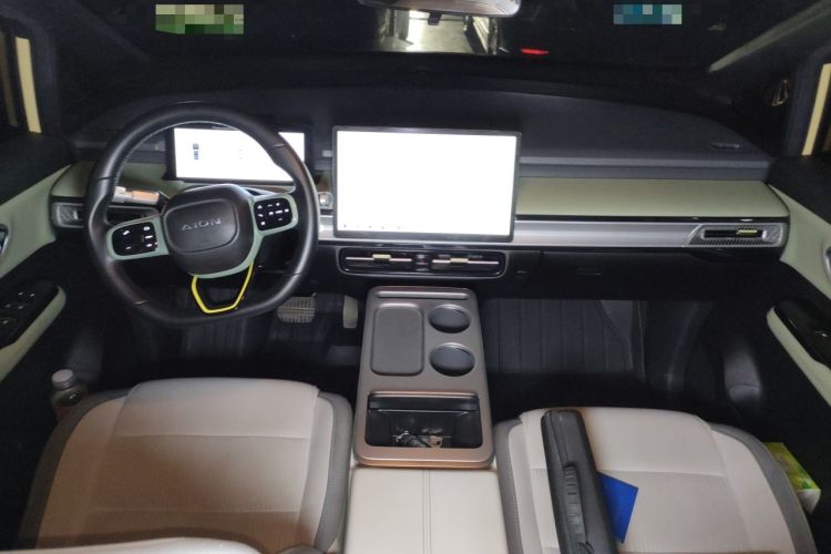 Used AION Y 2023 Younger Center Console