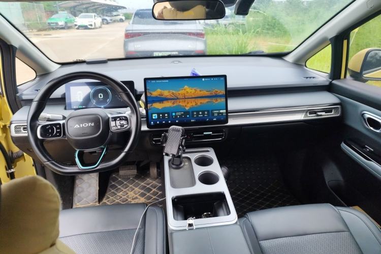 Used AION Y 2023 Plus 510 Smart Edition Center Console