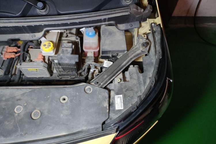 Used AION Y 2023 Younger Engine Bay Left