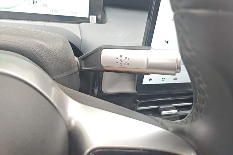 Used AION Y 2023 Plus 510 Smart Edition Gear Lever