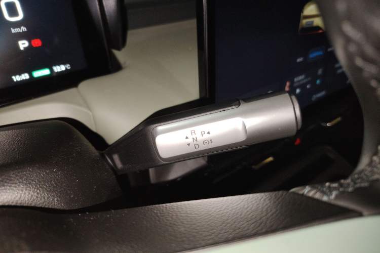 Used AION Y 2023 Plus 510 Smart Edition Gear Lever